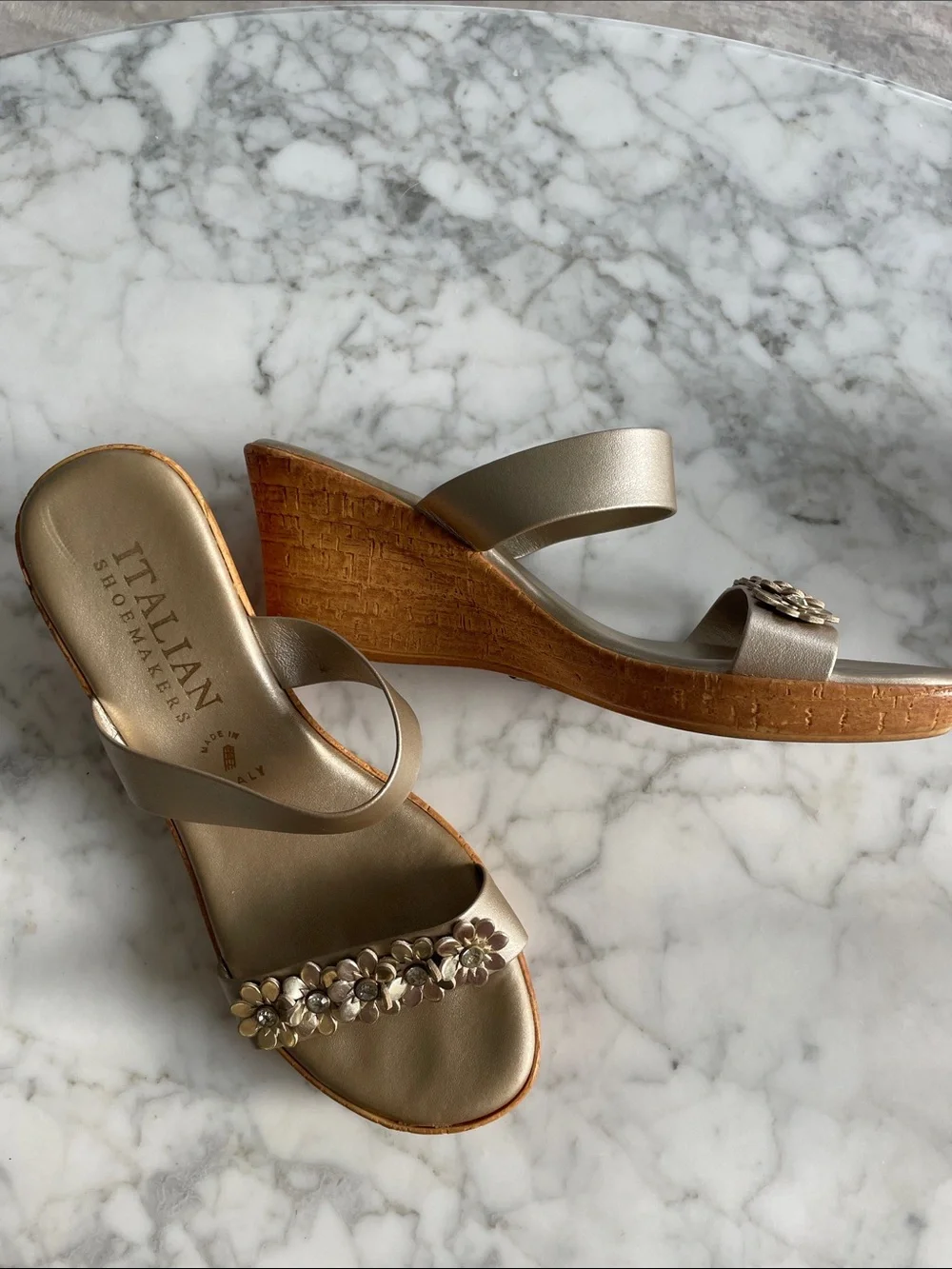 Italian Shoemakers Gold Metallic Floral Wedge Sandals size 8